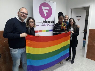 Foto: Trifonía Melibea de Somos Parte del Mundo con voluntarios y voluntarias de Fundación Triángulo en Coslada y San Fernando de Henares (Madrid)