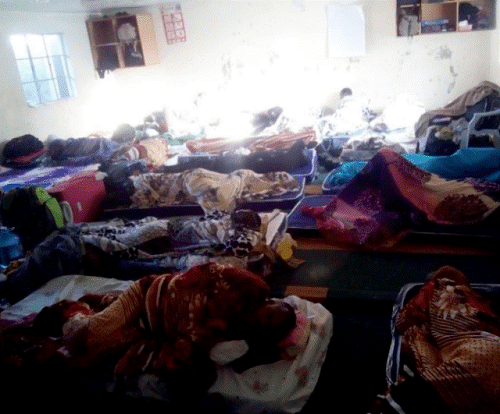 ACNUR ha trasladado a personas refugiadas LGBT en habitaciones ya abarrotadas, como esta, que acoge a más de 15 refugiados.  (Foto cortesía de O-blog-dee blog)